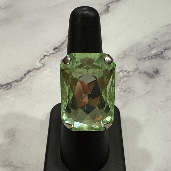 Sorrelli Adjustable Silver Ring with Vibrant Green Stone - Picture 2 of 5